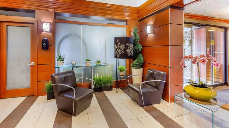Quality Inn Toronto Airport Lobby