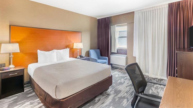 Quality Inn Toronto Airport Room