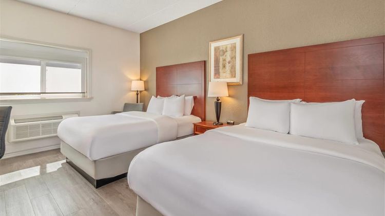 Comfort Inn & Suites Thousand Islands Ha Room