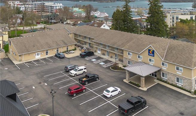 Comfort Inn & Suites Thousand Islands Ha Exterior