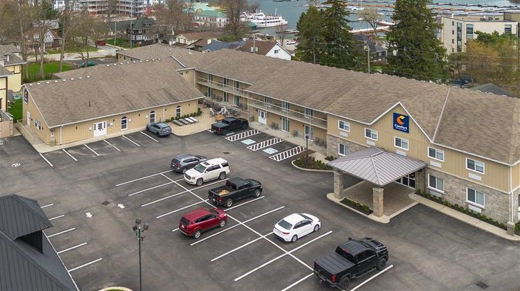 Comfort Inn & Suites Thousand Islands Ha Exterior