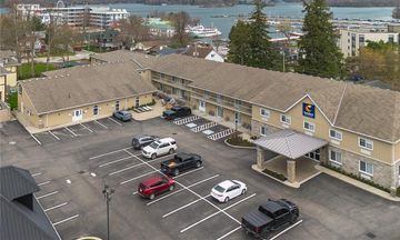 Comfort Inn & Suites Thousand Islands Ha