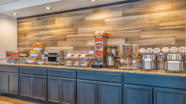 Comfort Inn & Suites Thousand Islands Ha Restaurant