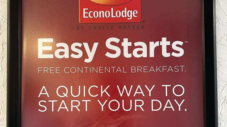 Econo Lodge Motel Village Restaurant
