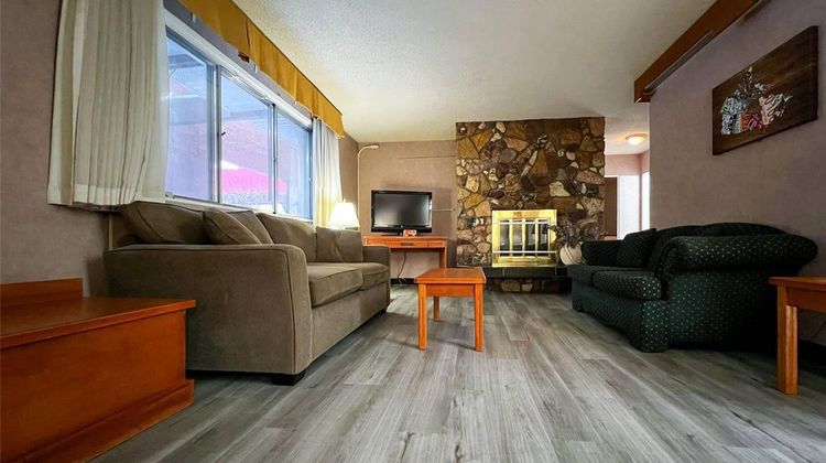 Econo Lodge Motel Village Suite