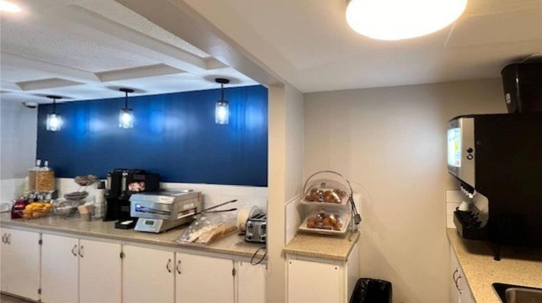 <b>Econo Lodge Motel Village Restaurant</b>. Images powered by <a href="https://iceportal.shijigroup.com/" title="IcePortal" target="_blank">IcePortal</a>.