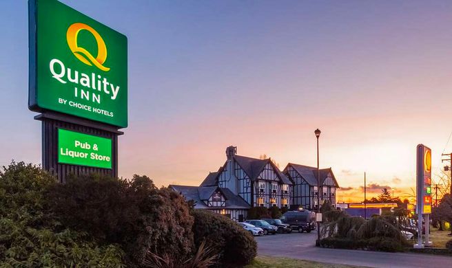 Quality Inn Waddling Dog Exterior
