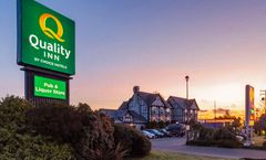 Quality Inn Waddling Dog