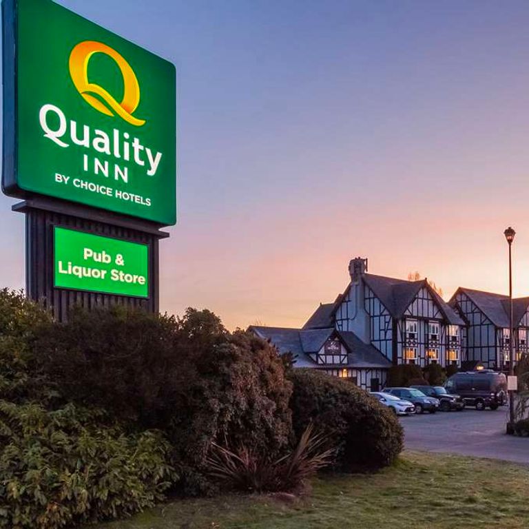 Quality Inn Waddling Dog