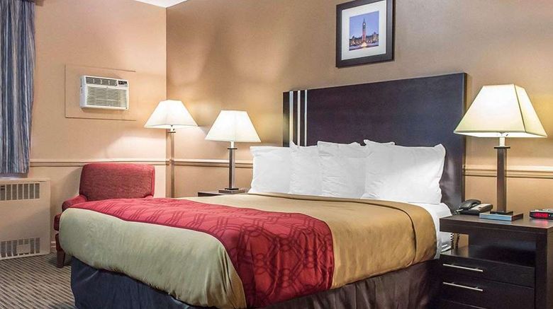 <b>Econo Lodge Downtown Ottawa Room</b>. Images powered by <a href="https://iceportal.shijigroup.com/" title="IcePortal" target="_blank">IcePortal</a>.