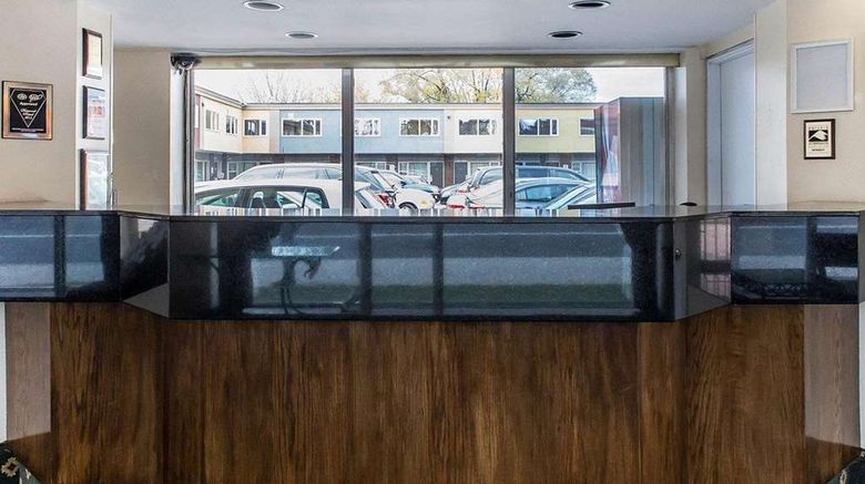 <b>Econo Lodge Downtown Ottawa Lobby</b>. Images powered by <a href="https://iceportal.shijigroup.com/" title="IcePortal" target="_blank">IcePortal</a>.