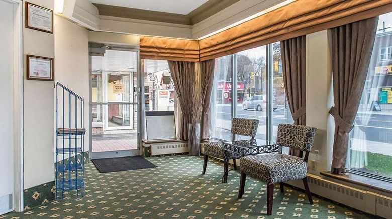 <b>Econo Lodge Downtown Ottawa Lobby</b>. Images powered by <a href="https://iceportal.shijigroup.com/" title="IcePortal" target="_blank">IcePortal</a>.