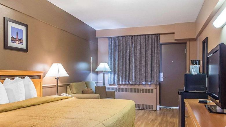 <b>Econo Lodge Downtown Ottawa Room</b>. Images powered by <a href="https://iceportal.shijigroup.com/" title="IcePortal" target="_blank">IcePortal</a>.
