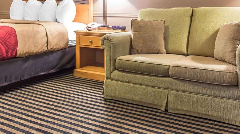 <b>Econo Lodge Downtown Ottawa Room</b>. Images powered by <a href="https://iceportal.shijigroup.com/" title="IcePortal" target="_blank">IcePortal</a>.
