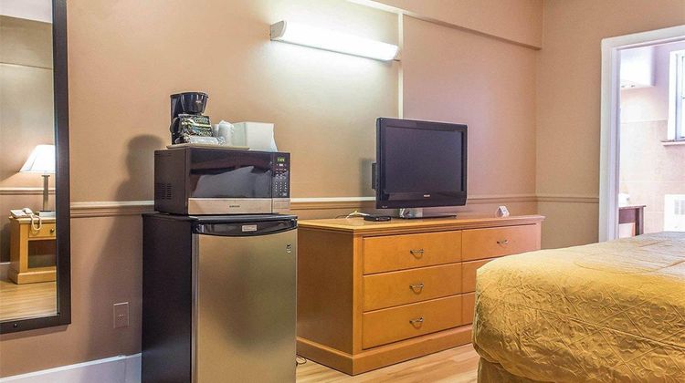 Econo Lodge Downtown Ottawa Room