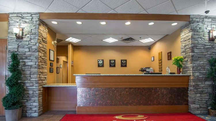 Econo Lodge Inn & Suites University Lobby
