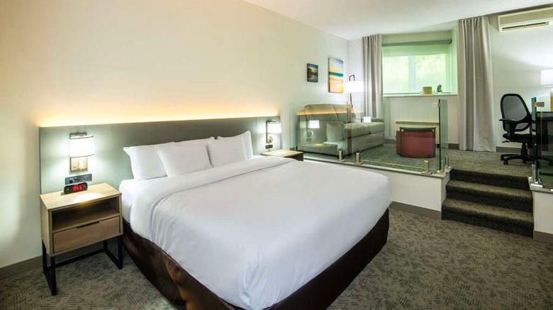 <b>Comfort Inn Suite</b>. Images powered by <a href="https://iceportal.shijigroup.com/" title="IcePortal" target="_blank">IcePortal</a>.