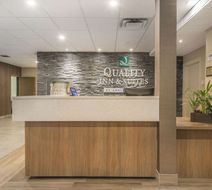 Quality Inn & Suites Downtown Windsor Lobby
