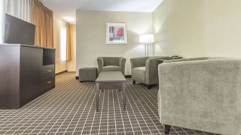 <b>Quality Inn & Suites Downtown Windsor Room</b>. Images powered by <a href="https://iceportal.shijigroup.com/" title="IcePortal" target="_blank">IcePortal</a>.