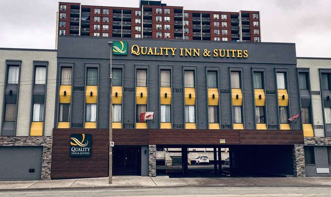 Quality Inn & Suites Downtown Windsor Exterior