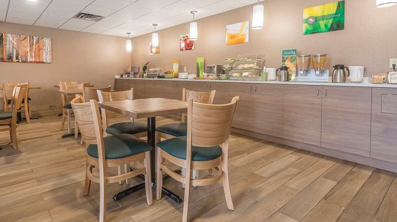 <b>Quality Inn & Suites Downtown Windsor Restaurant</b>. Images powered by <a href="https://iceportal.shijigroup.com/" title="IcePortal" target="_blank">IcePortal</a>.