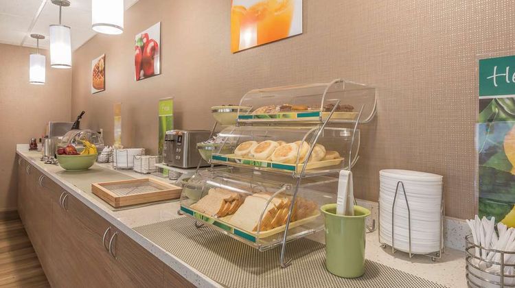Quality Inn & Suites Downtown Windsor Restaurant
