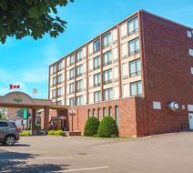 Quality Inn & Suites Downtown Charlottet Exterior