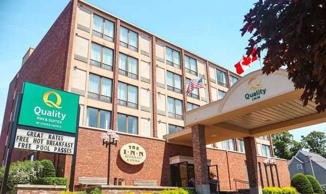 Quality Inn & Suites Downtown Charlottet Exterior
