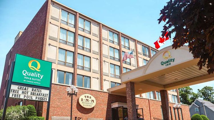 Quality Inn & Suites Downtown Charlottet Exterior