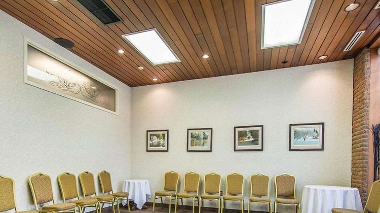 Quality Inn & Suites Downtown Charlottet Meeting
