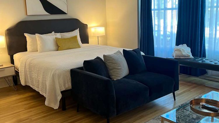 Quality Inn & Suites Downtown Charlottet Suite