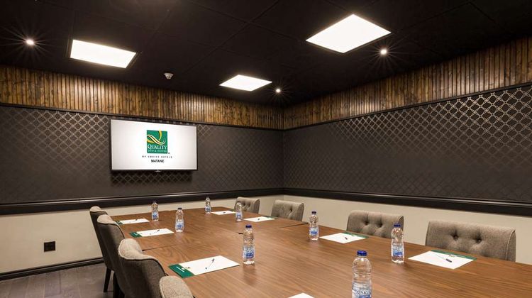 Quality Inn & Suites Matane Meeting