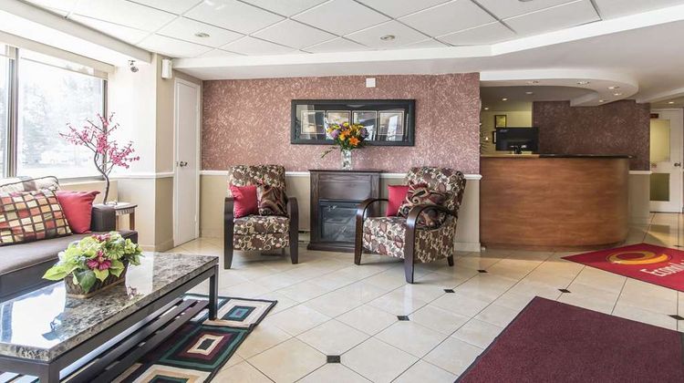 Econo Lodge Lobby
