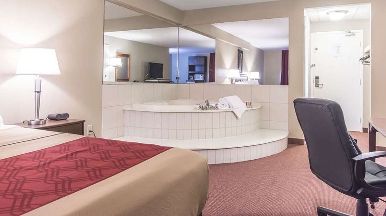 <b>Econo Lodge Room</b>. Images powered by <a href="https://iceportal.shijigroup.com/" title="IcePortal" target="_blank">IcePortal</a>.
