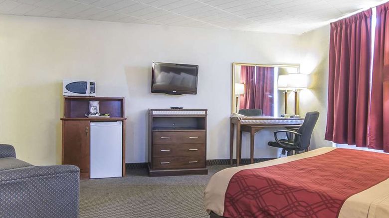 <b>Econo Lodge Room</b>. Images powered by <a href="https://iceportal.shijigroup.com/" title="IcePortal" target="_blank">IcePortal</a>.