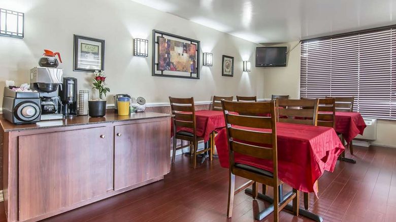<b>Econo Lodge Restaurant</b>. Images powered by <a href="https://iceportal.shijigroup.com/" title="IcePortal" target="_blank">IcePortal</a>.
