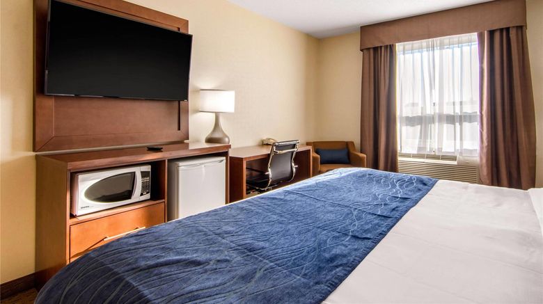 <b>Comfort Inn and Suites Medicine Hat Room</b>. Images powered by <a href="https://iceportal.shijigroup.com/" title="IcePortal" target="_blank">IcePortal</a>.