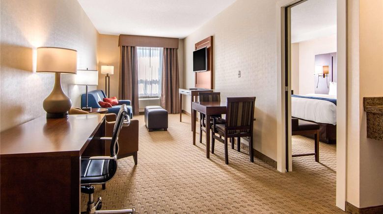 <b>Comfort Inn and Suites Medicine Hat Suite</b>. Images powered by <a href="https://iceportal.shijigroup.com/" title="IcePortal" target="_blank">IcePortal</a>.