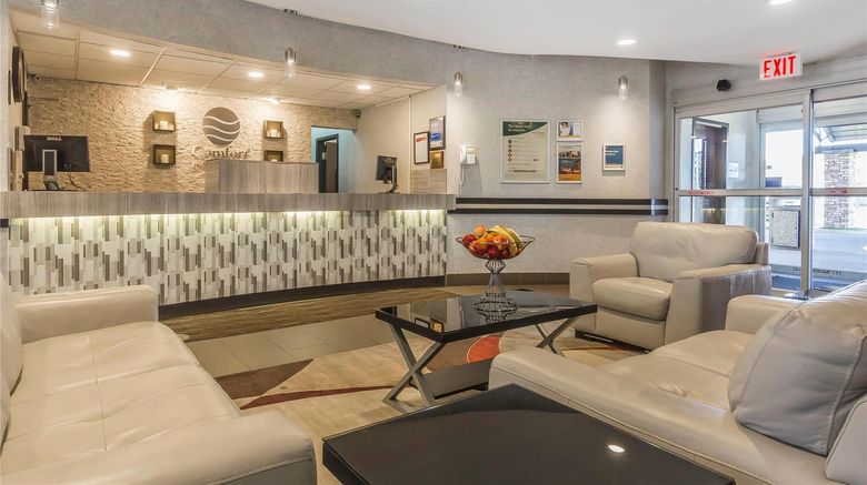 <b>Comfort Inn and Suites Medicine Hat Lobby</b>. Images powered by <a href="https://iceportal.shijigroup.com/" title="IcePortal" target="_blank">IcePortal</a>.