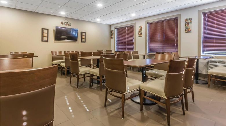 <b>Comfort Inn and Suites Medicine Hat Restaurant</b>. Images powered by <a href="https://iceportal.shijigroup.com/" title="IcePortal" target="_blank">IcePortal</a>.