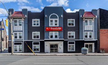 Econo Lodge Inn & Suites