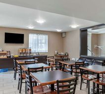 Econo Lodge Inn & Suites Exterior