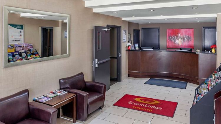 Econo Lodge Inn & Suites Lobby