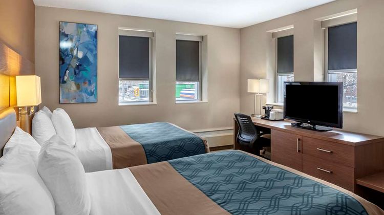Econo Lodge Inn & Suites Room