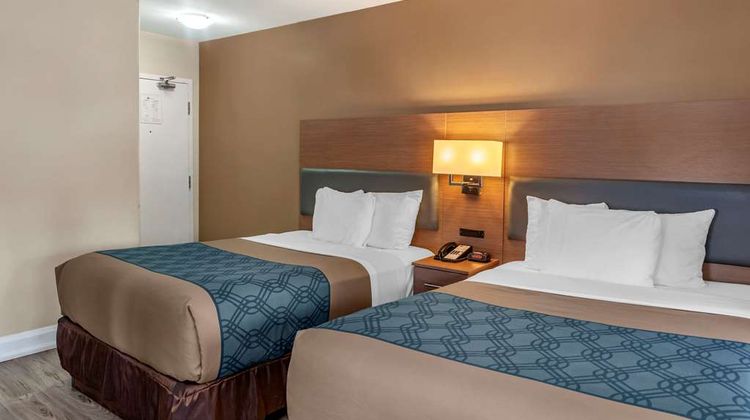 Econo Lodge Inn & Suites Room