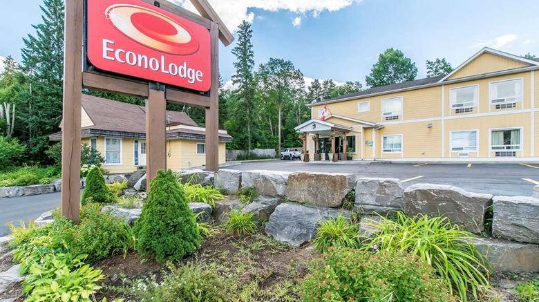Econo Lodge Huntsville Exterior. Images powered by <a href="https://iceportal.shijigroup.com" target="_blank" rel="noopener">Ice Portal</a>.