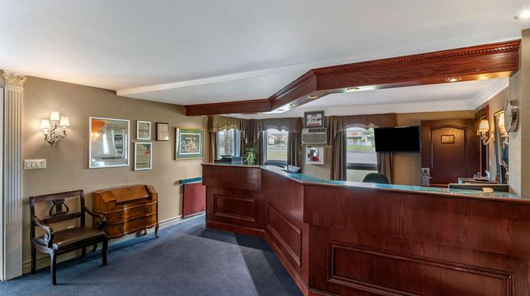 Econo Lodge Montreal-Brossard Lobby