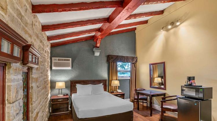 Econo Lodge Montreal-Brossard Room