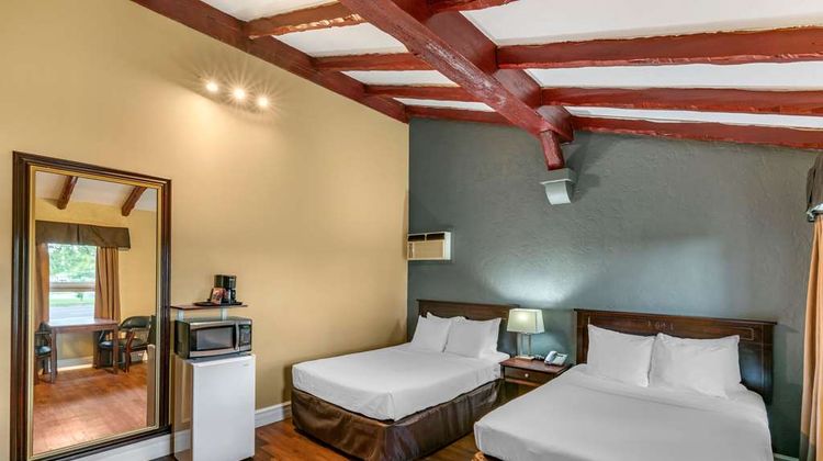 Econo Lodge Montreal-Brossard Room