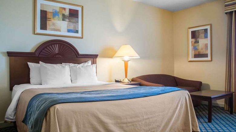 <b>Comfort Inn & Suites Room</b>. Images powered by <a href="https://iceportal.shijigroup.com/" title="IcePortal" target="_blank">IcePortal</a>.